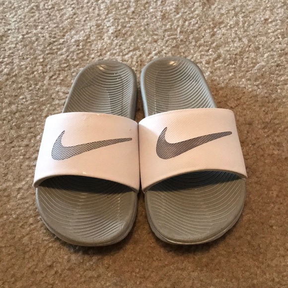 Nike Shoes - Size 7 Nike slides